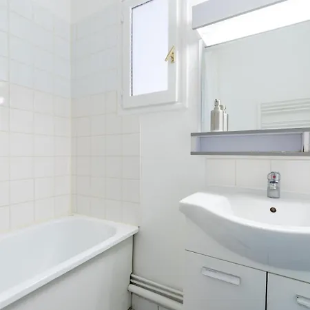 Functional Flat Close To The Station * ليل