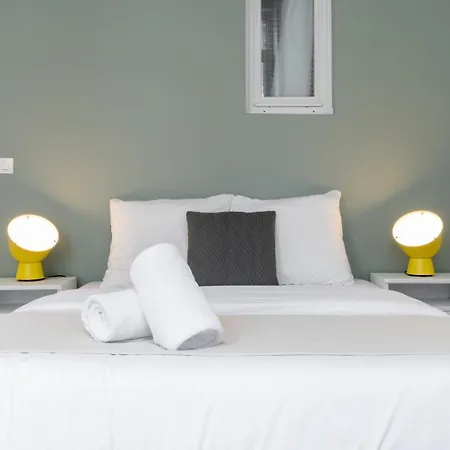 Functional Flat Close To The Station * 릴