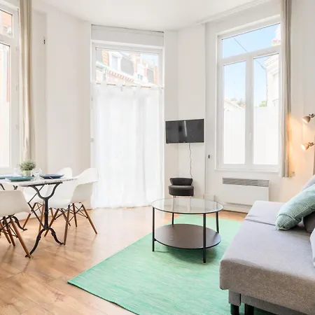 Functional Flat Close To The Station *