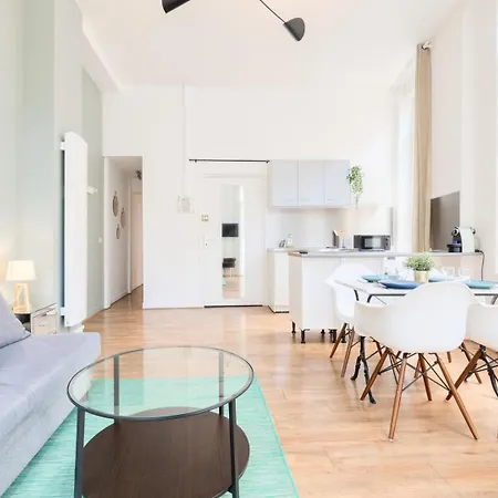 Functional Flat Close To The Station Apartment